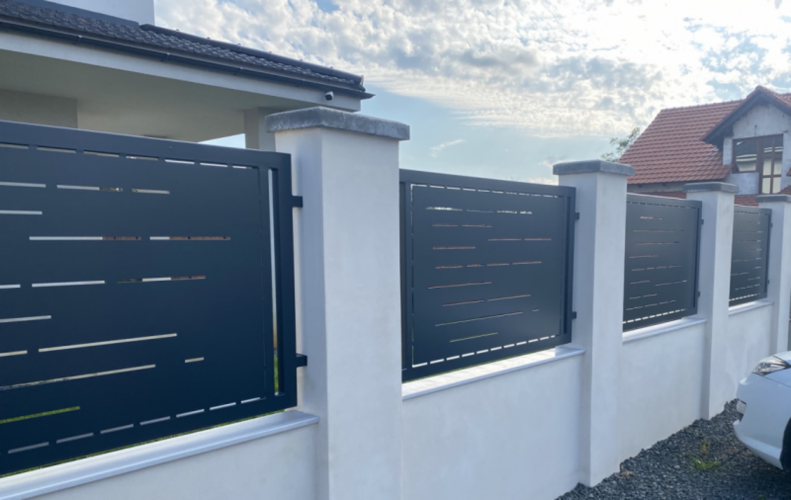 Privacy fence with vertical slats