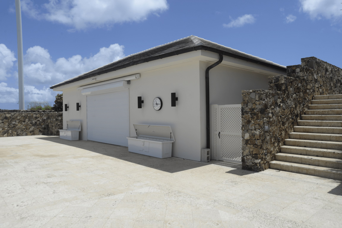 Made-to-measure roller shutter